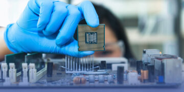 عُمان على أعتاب تحول استراتيجي لتصبح مركزًا واعدًا في صناعة أشباه الموصلات