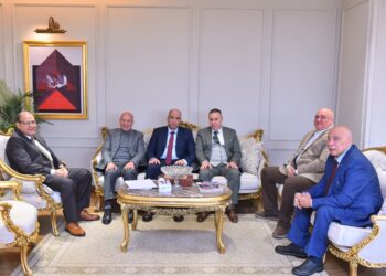 وزير العمل يستعرض ورقة عمل استراتيجية مع وفد “اتحاد عمال مصر”