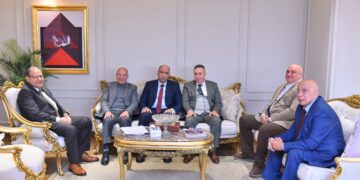 وزير العمل يستعرض ورقة عمل استراتيجية مع وفد “اتحاد عمال مصر”