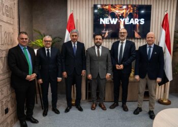 وزير السياحة: الحركة الوافدة إلى مصر تسير بشكل طبيعي