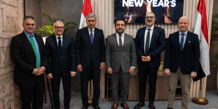 وزير السياحة: الحركة الوافدة إلى مصر تسير بشكل طبيعي