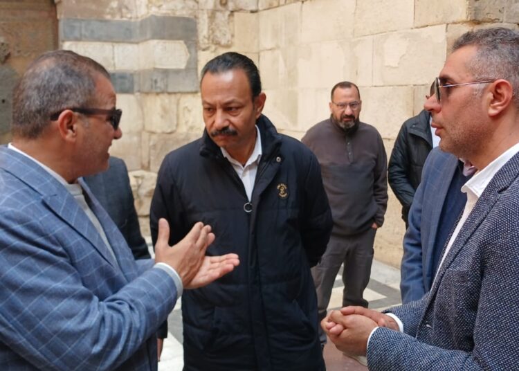 “أمين الأعلى للآثار” يتفقد عدداً من المواقع الأثرية بشارع المعز بالقاهرة التاريخية