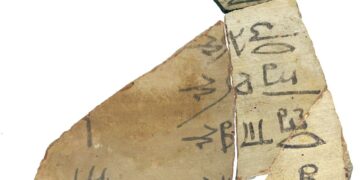 اكتشاف 13 ألف أوستراكا جديدة بموقع أتريبس الأثري بمحافظة سوهاج