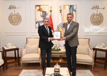 وزير السياحة يبحث مع محافظ جنوب سيناء سبل زيادة الحركة الوافدة