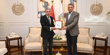 وزير السياحة يبحث مع محافظ جنوب سيناء سبل زيادة الحركة الوافدة