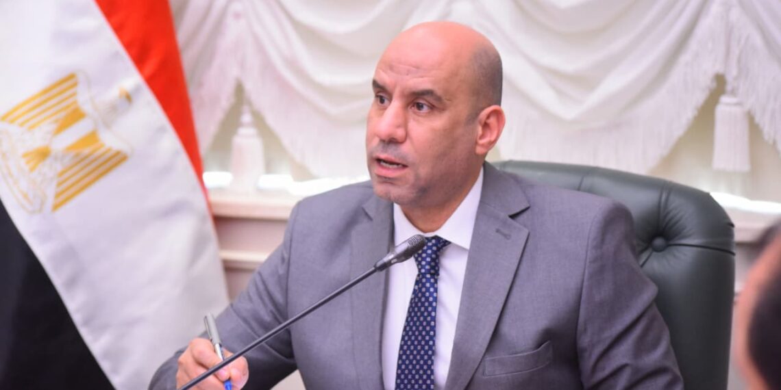 وزارة العمل تعلن فرص عمل بالطاقة الشمسية بالأقصر