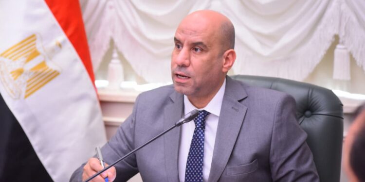 وزارة العمل تعلن فرص عمل بالطاقة الشمسية بالأقصر