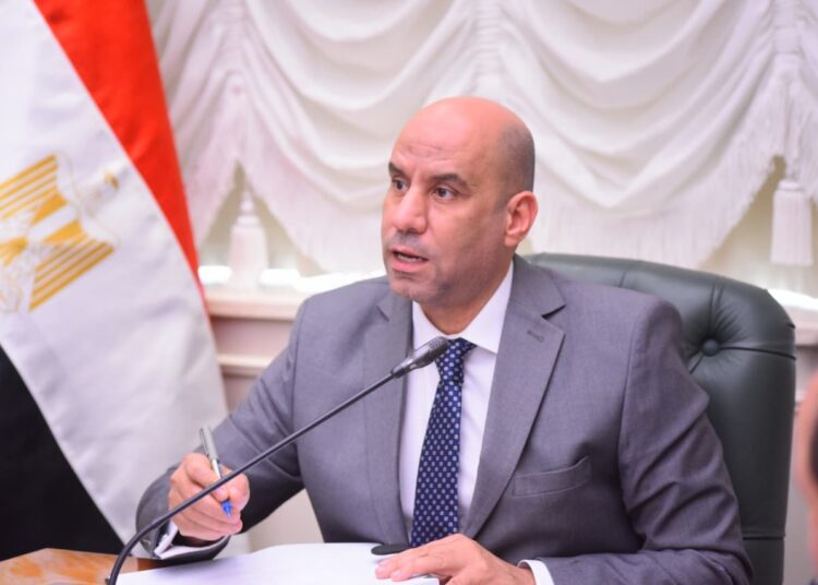 وزارة العمل تعلن فرص عمل بالطاقة الشمسية بالأقصر