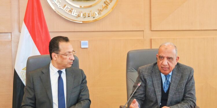 وزيرا الكهرباء والاتصالات يبحثان آليات دعم وتطوير وجذب الاستثمارات في صناعة مراكز البيانات