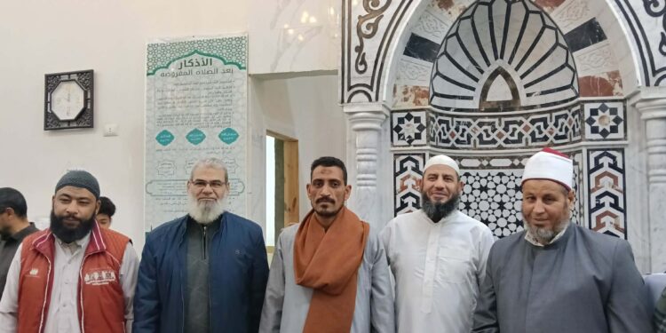 للمرة الثانية..مسجد الإخلاص بربوة أكتوبر يجري قرعة علنية لاختيار الفائز برحلة عمرة بين المواظبين على صلاة الفجر 40 يومًا