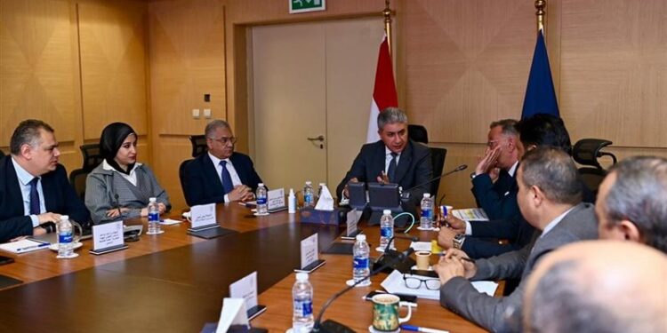 وزير السياحة يوافق على مقترح لتحويل مبني ملحق بالمتحف الكبير إلى فندق