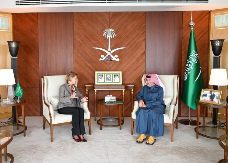 السفير السعودي بالقاهرة يستقبل سفيرة الاتحاد الأوروبي بمصر