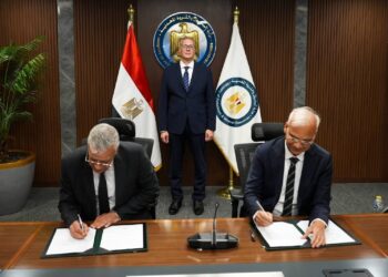 وزير البترول يشهد توقيع عقد توريد خام الفوسفات للمجمع الصناعي الجديد بالمنطقة الاقتصادية لقناة السويس