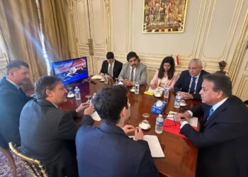 وزير الصحة يبحث مع «إيرباص» العالمية إنشاء منظومة متكاملة للإسعاف الطائر في مصر