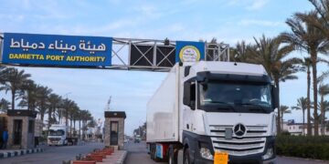 تدفق شحنات الترانزيت عبر خط “الرورو” بميناء دمياط نحو الخليج