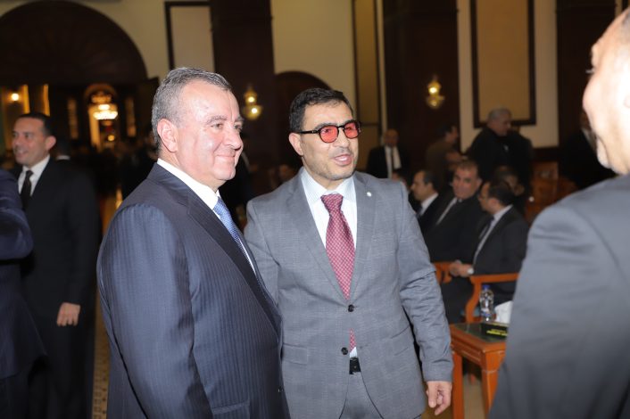 م.طارق الجيوشي وعدد من رجال الأعمال في عزاء والدة وزير الصناعة 