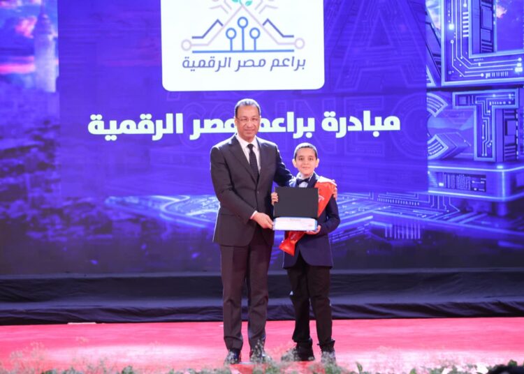 وزير الاتصالات يشهد فعاليات حفل تخريج دفعات جديدة من مبادرات «أجيال مصر الرقمية» لعام 2025