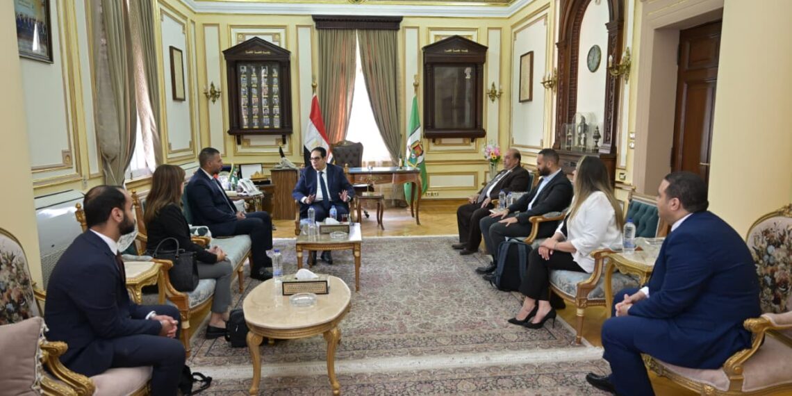 نائب رئيس البورصة  ورئيس جامعة القاهرة يبحثان نشر ثقافة الاستثمار والتوعية بأهميتها
