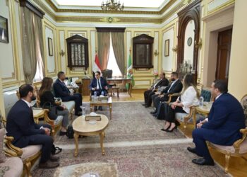 نائب رئيس البورصة ورئيس جامعة القاهرة يبحثان نشر ثقافة الاستثمار والتوعية بأهميتها